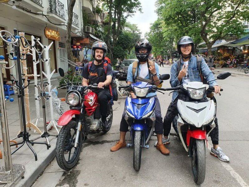 Hiring motorbike to get to Trung Trang cave