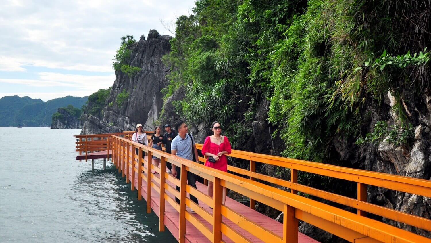 The road to Soi Sim island