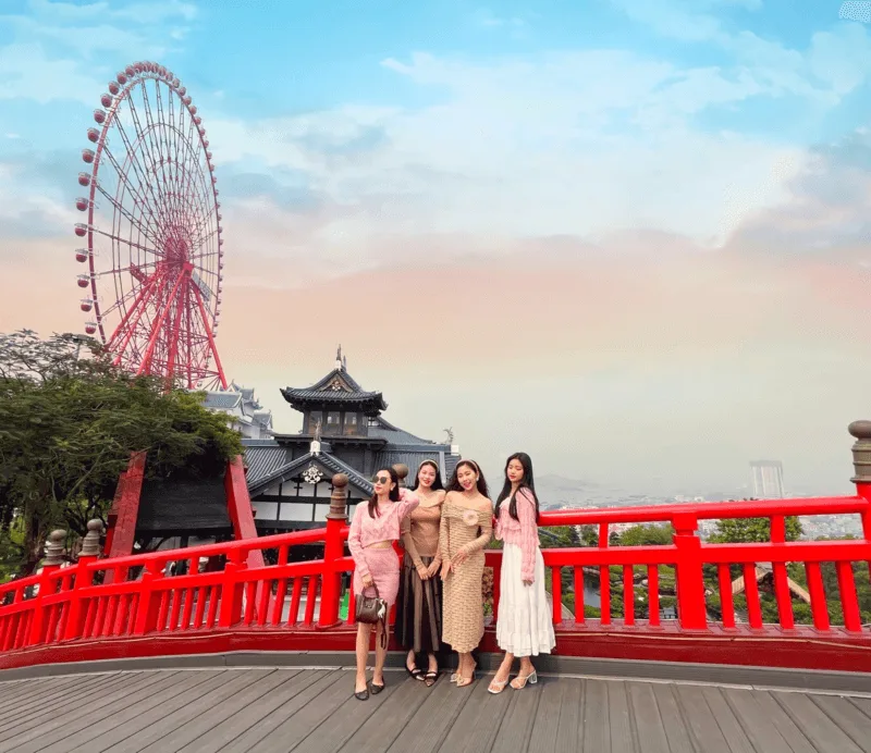 Check in gần Vòng quay mặt trời