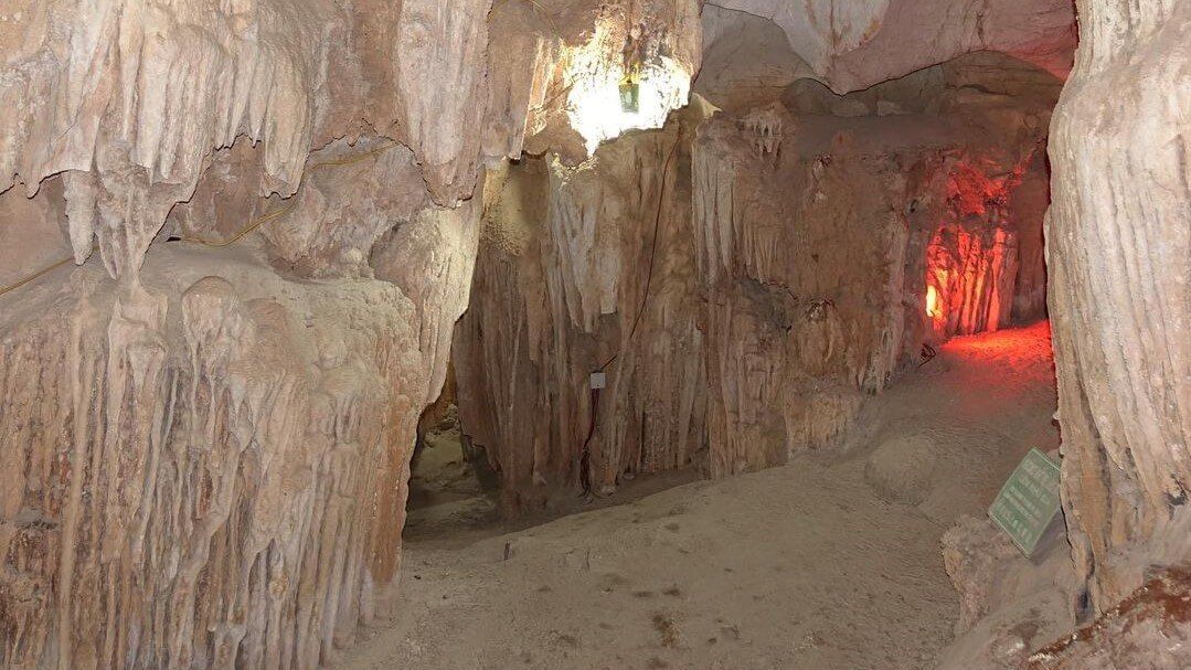 Me Cung cave - Halong Bay 