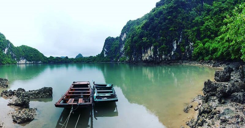 Me Cung lake beside Me Cung cave 