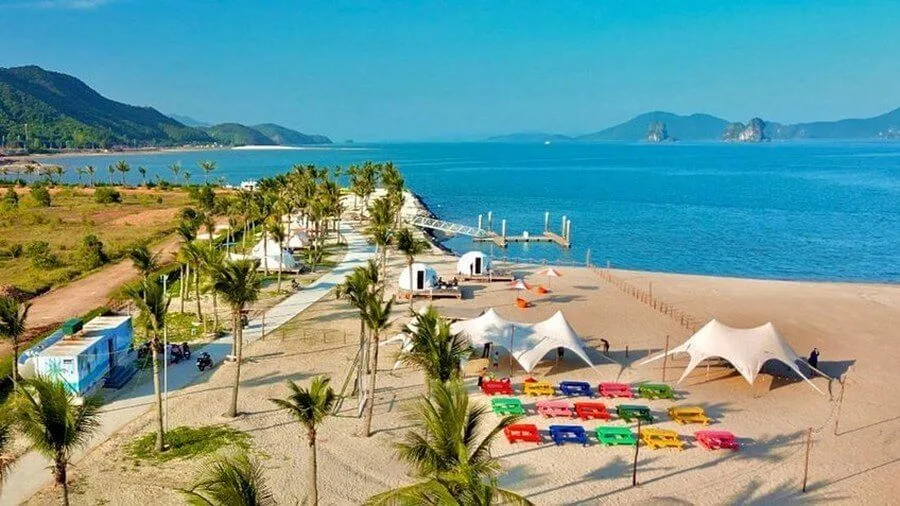 Bãi biển trước khách sạn