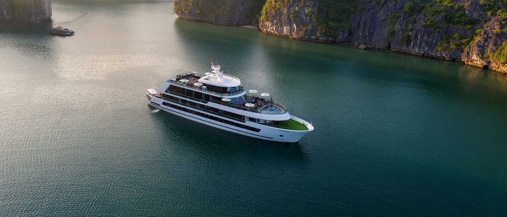 Bai Tu Long Bay Day Cruise on Luxury Yatch (Cruise from 09:00 – 15:00)