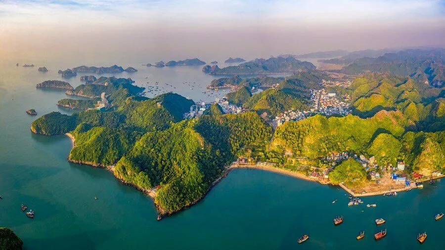 Thị trấn Cát Bà toàn cảnh