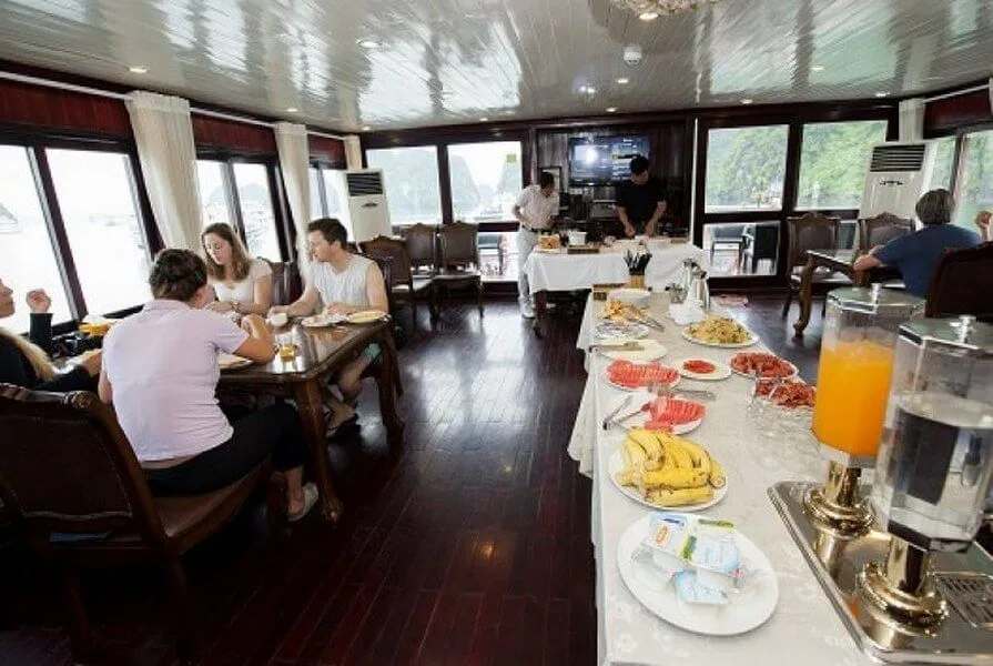 Tàu Phoenix cruise