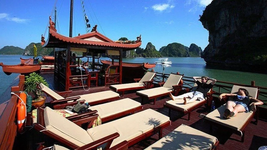 Tàu Phoenix cruise