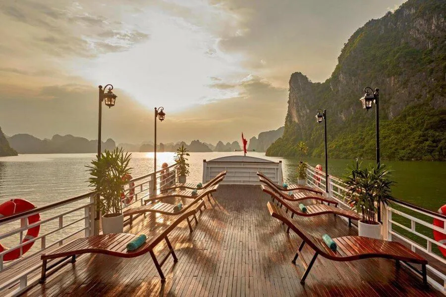 Tàu Cozy Bay Cruise