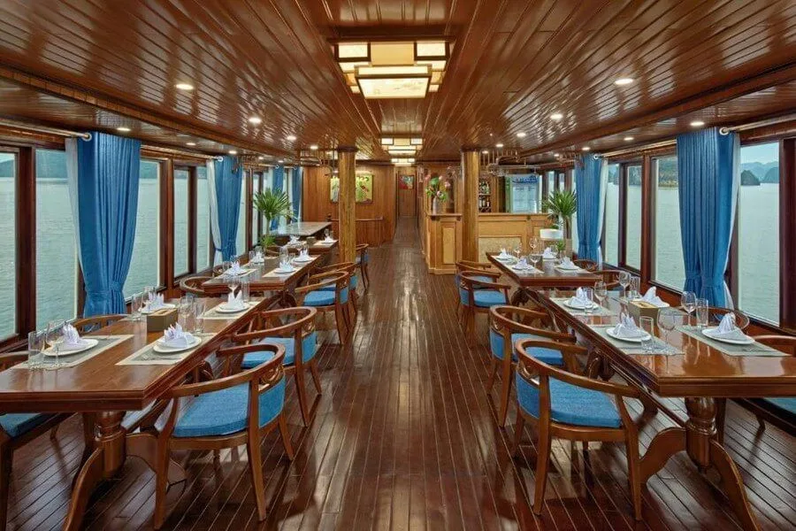 Tàu Cozy Bay Cruise