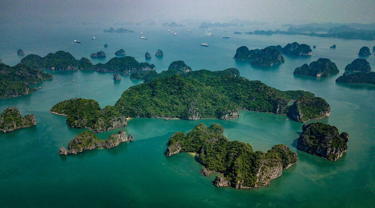 Bai Tu Long Bay