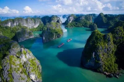 Nên đi du lịch vịnh Bái Tử Long hay vịnh Hạ Long?