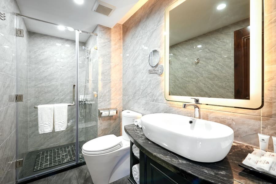 11. Executive Grand Balcony Bathroom