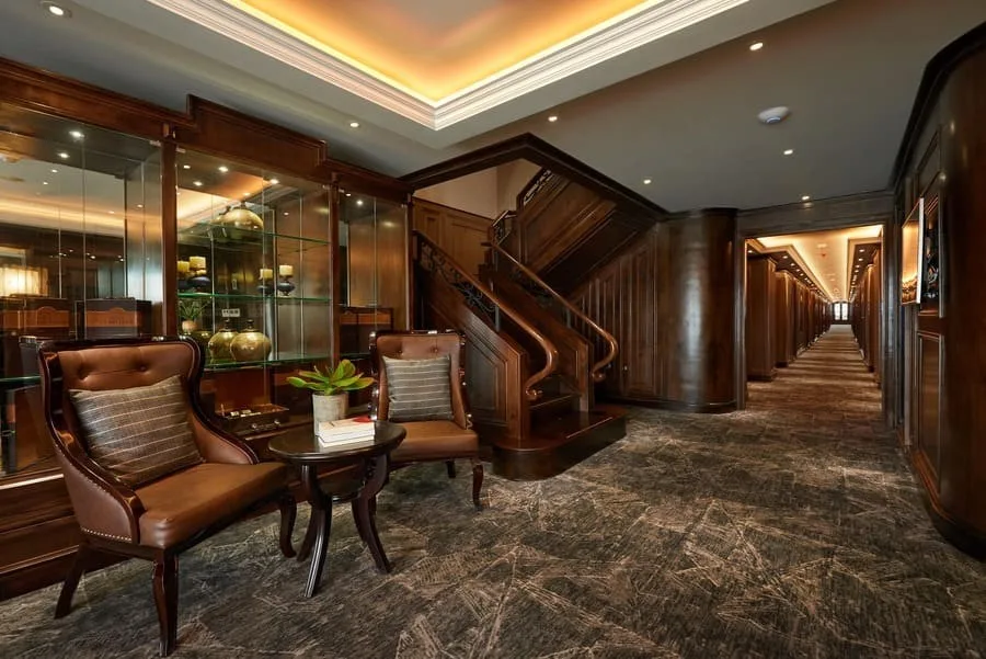 Paradise Grand Cat Ba lobby