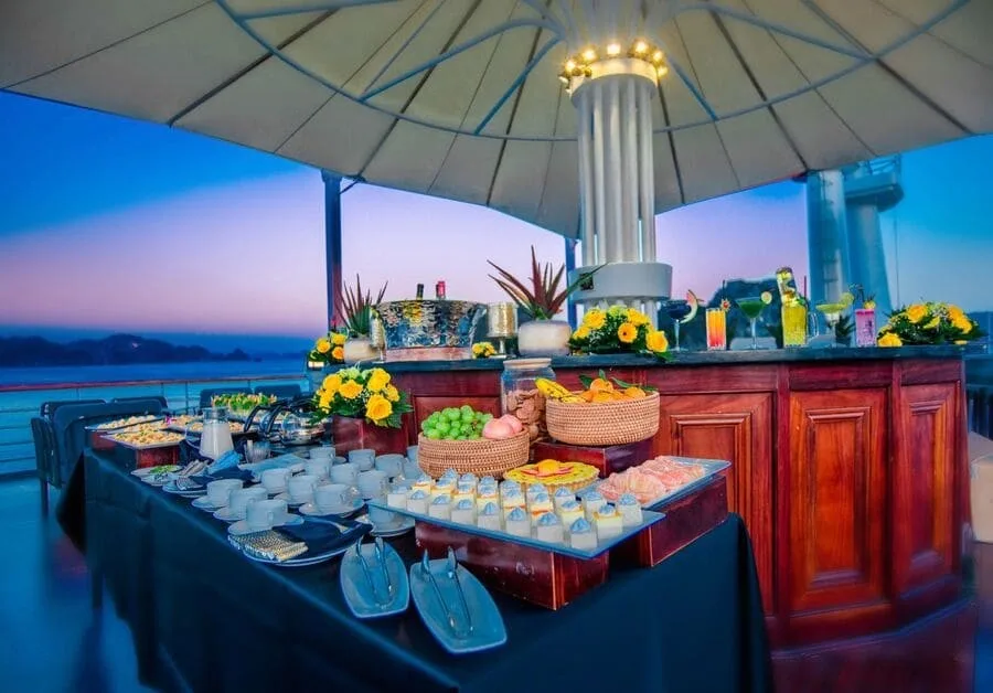 34. Canape On Sundeck