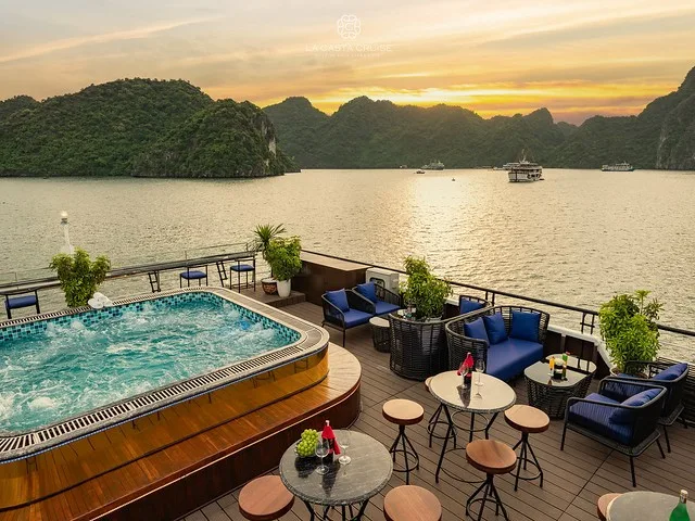 Bể bơi ngoài trời