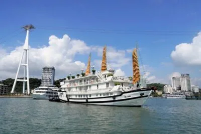 Du thuyền Athena