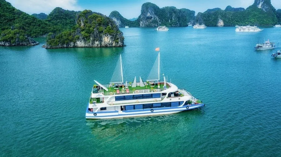Du Thuyen Queen Cruise 7