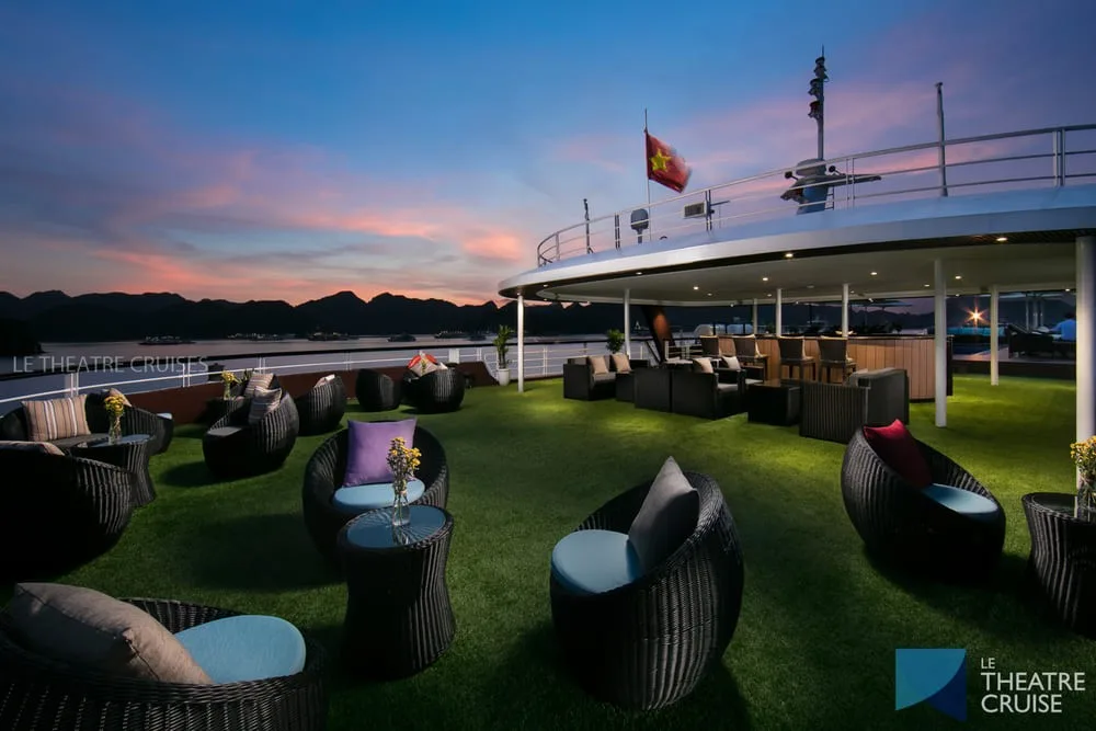 Front Sundeck Bar