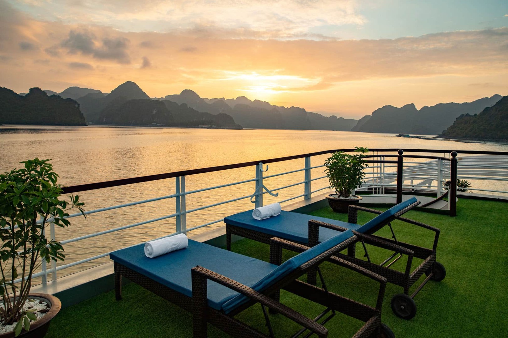 Halong Bay Luxury Day Cruise