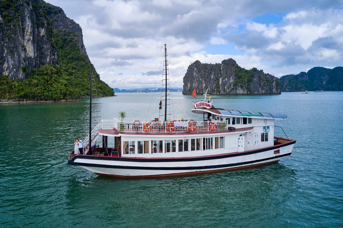 Halong Bay Cruise Day Boat (7)