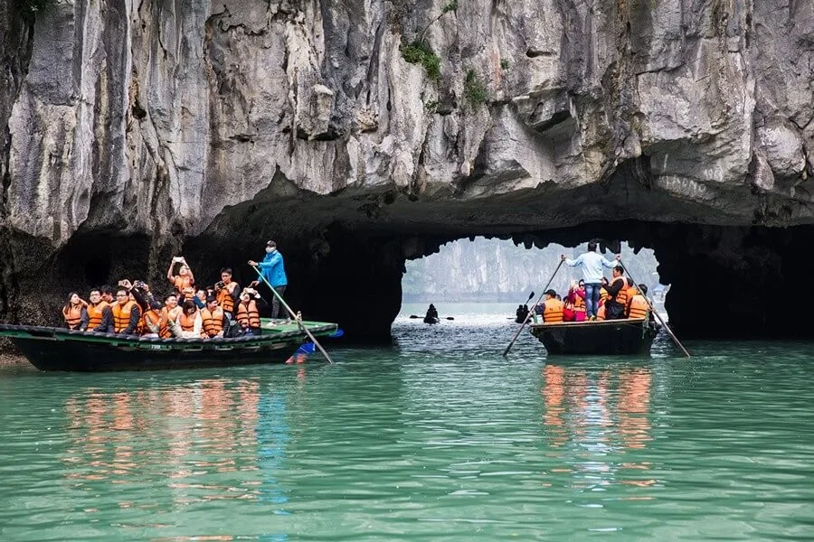 Hang Luon Vinh Ha Long 4