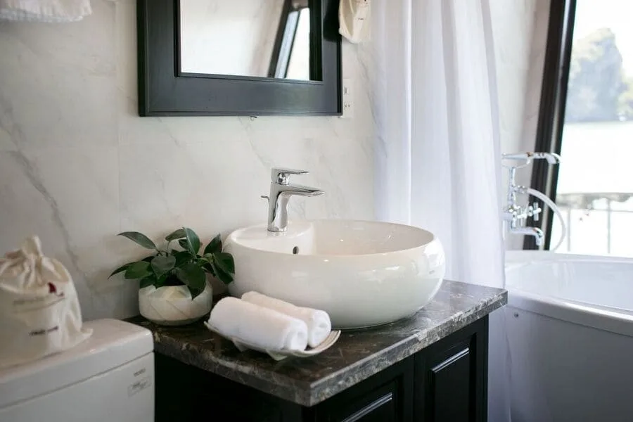 Junior & Senior Suite S Bathroom