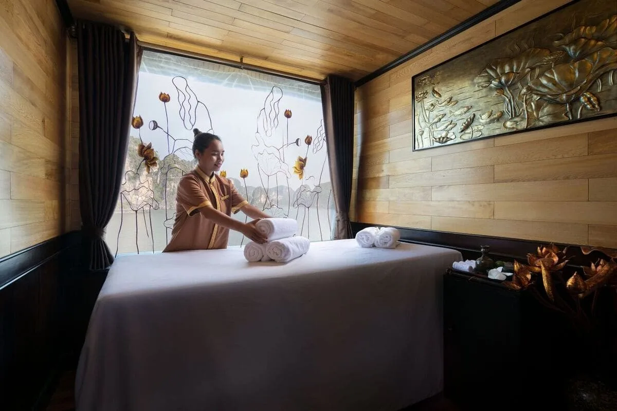 Du thuyền V'spirit Massage Spa