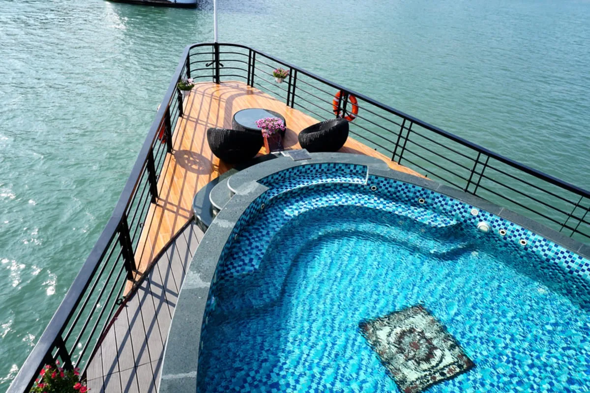 Outdoor Jacuzzi 2