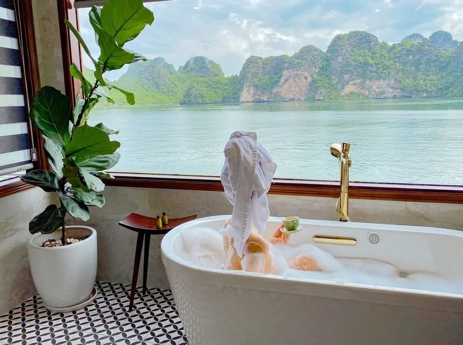 Regal Suites Bathroom 3