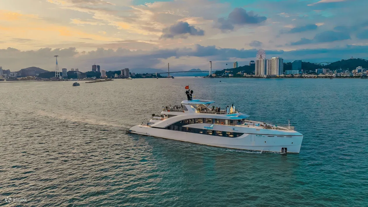 Saquila Yatch Ha Long