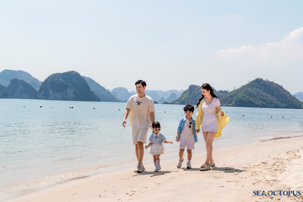 Dạo biển trên đảo Ti Tốp