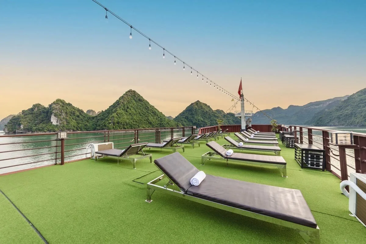 Sundeck (1)