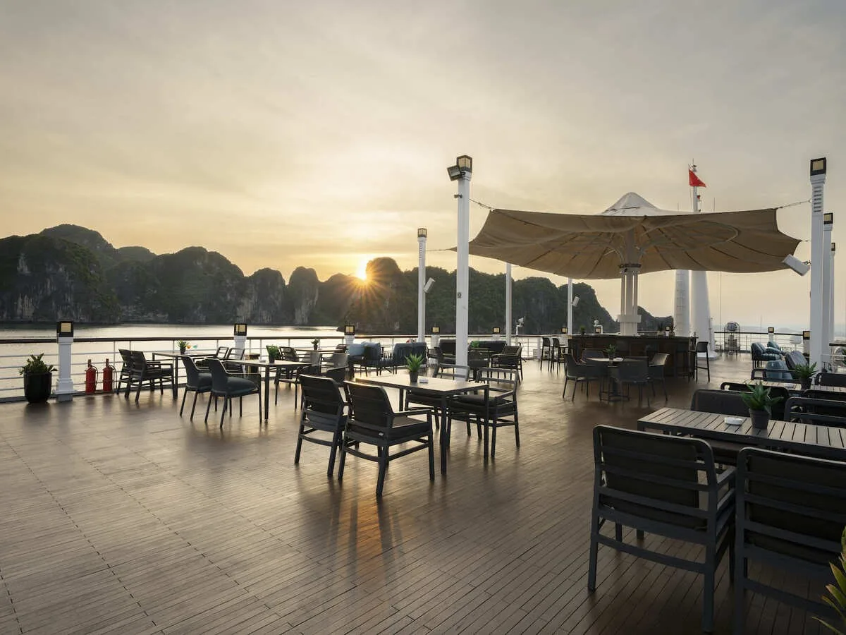 Ambassador Signature sundeck