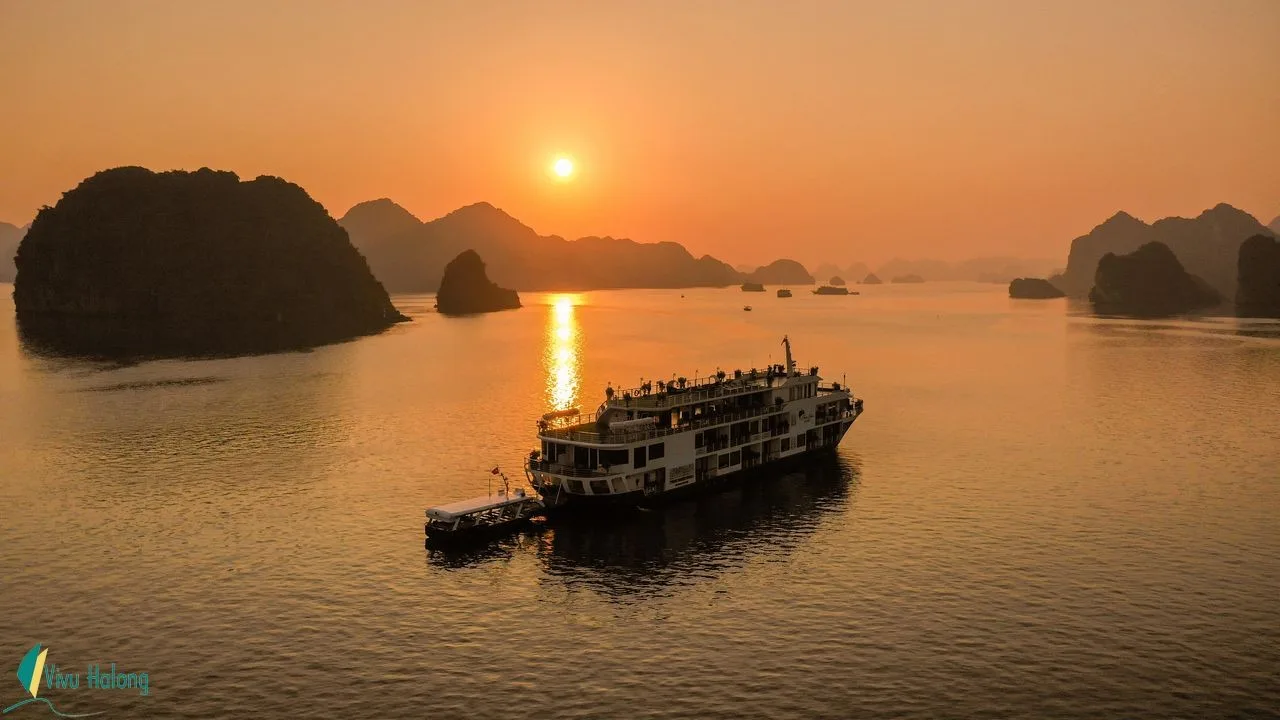 Tour du thuyền Vịnh Lan Hạ - Cát Bà 2 ngày 1 đêm