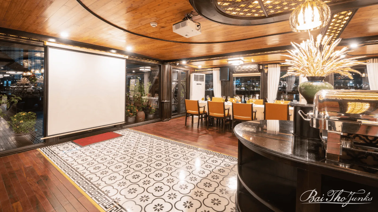 Victory Star Cruise Restaurant