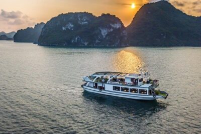 Wonder Bay Day Cruise (34 guests), Halong Bay Tour (6 Hours)