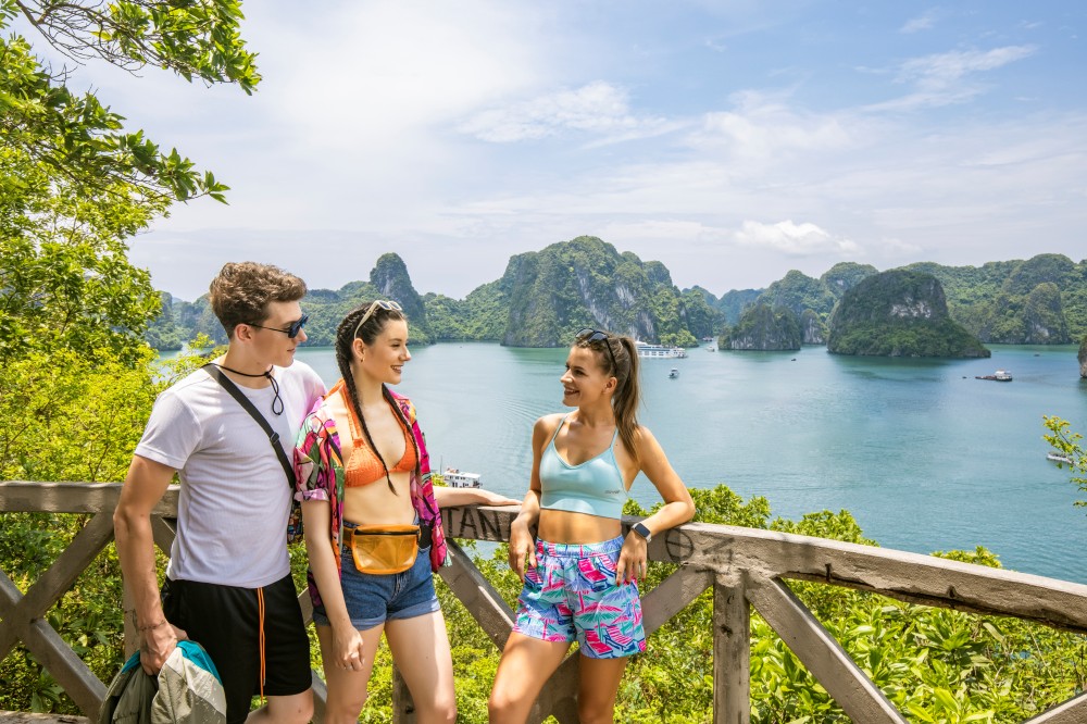 Tour thăm Vịnh Hạ Long 6 tiếng (Khởi hành 09:30 AM, Cảng Hạ Long)