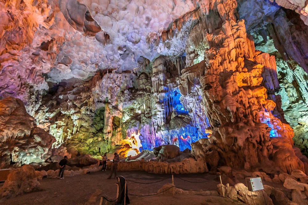 Hang Sửng Sốt