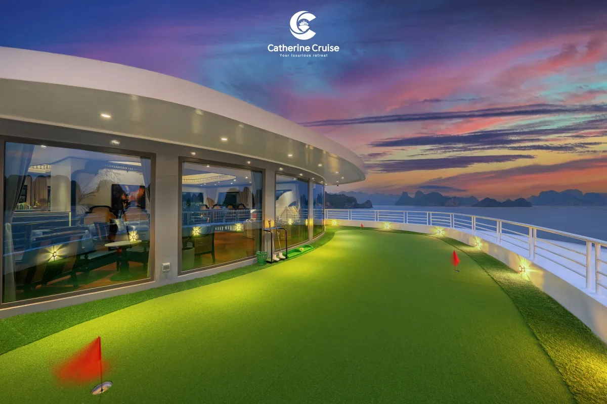 Du thuyền Catherine - Sân Golf mini
