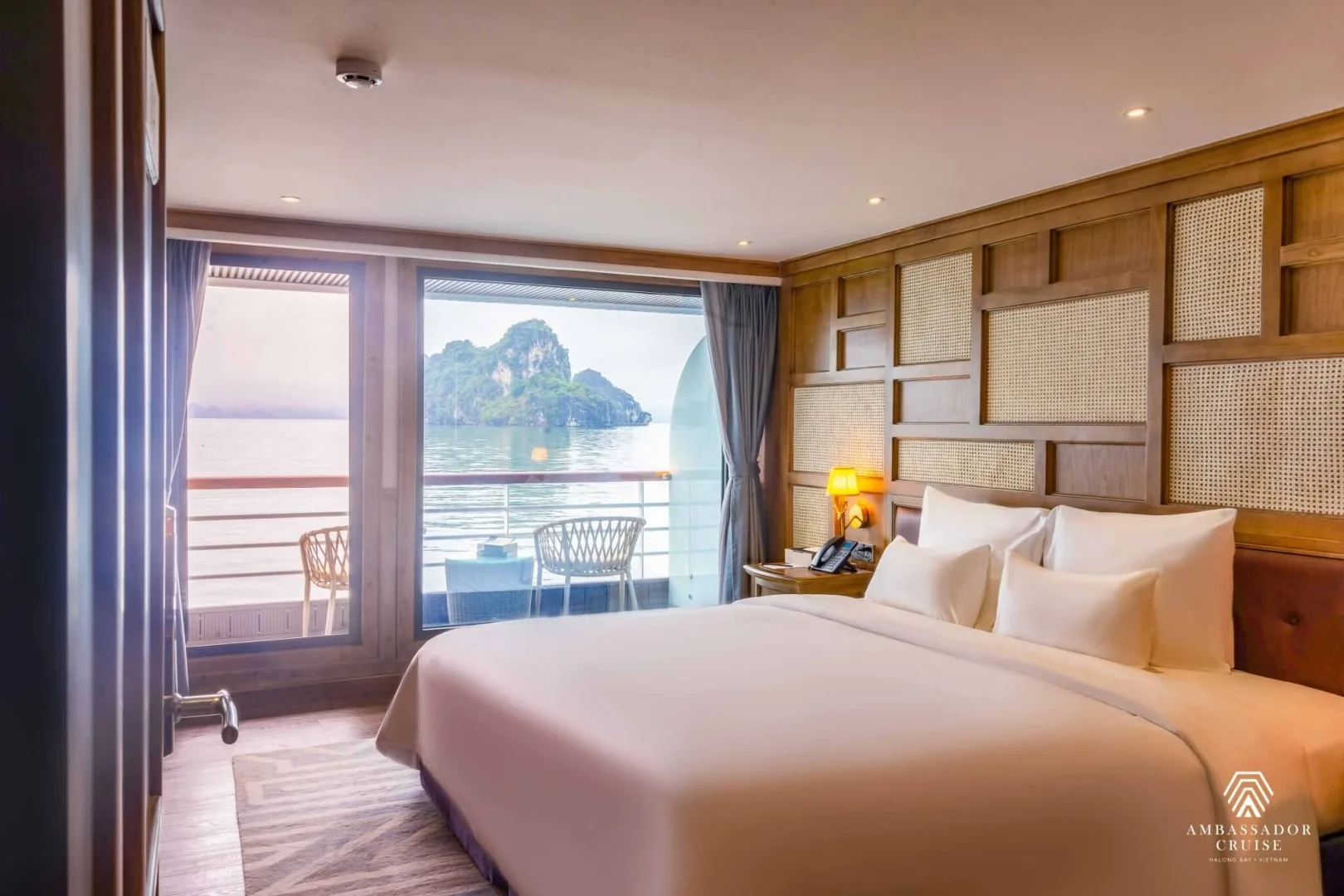 Du Thuyen Ambassador Ha Long (5)