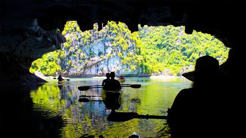 Hang Sáng Hang Tối Vịnh Lan Hạ