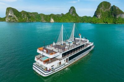 Iris Day Cruise (99 guests) – Halong Bay 7.5 Hour Tour