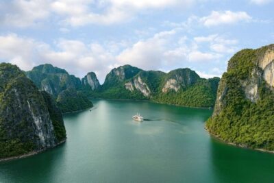 Taking a boat tour in Ha Long Bay – Will you choose Route 1 or Route 2?