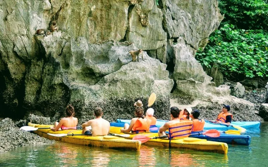 Kayaking Luon Cave 34