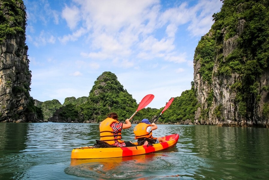 Kayaking Luon Cave 78868