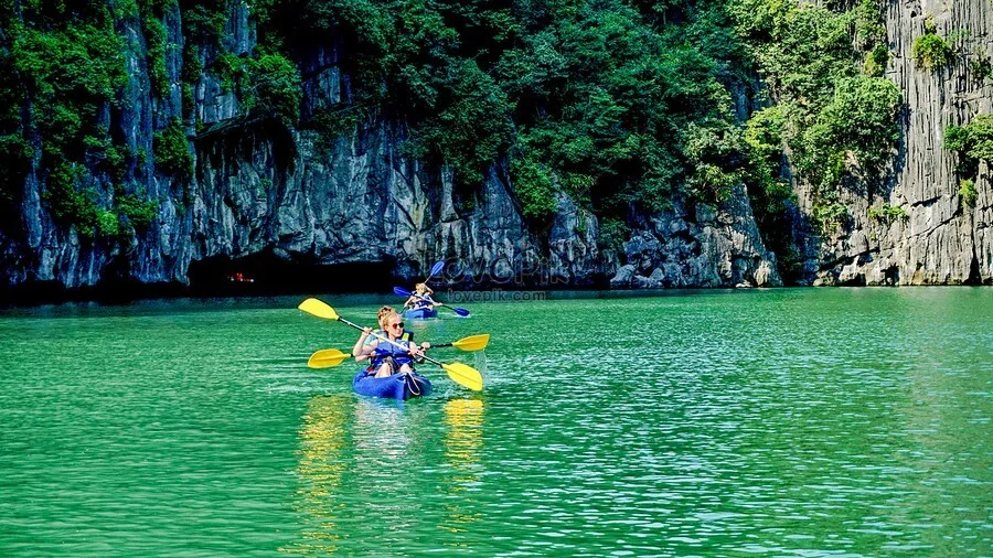 Kayaking Luon Cave 93094