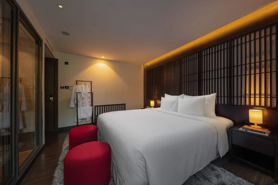 Silver Room2