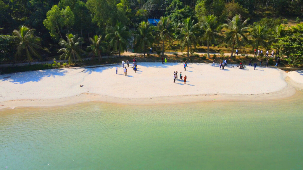 Luong Ngọc Beach, Cam Pha