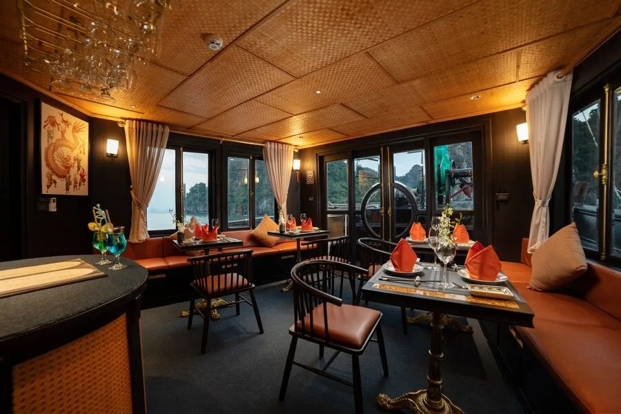 Prince Junk Indoor Dining 2