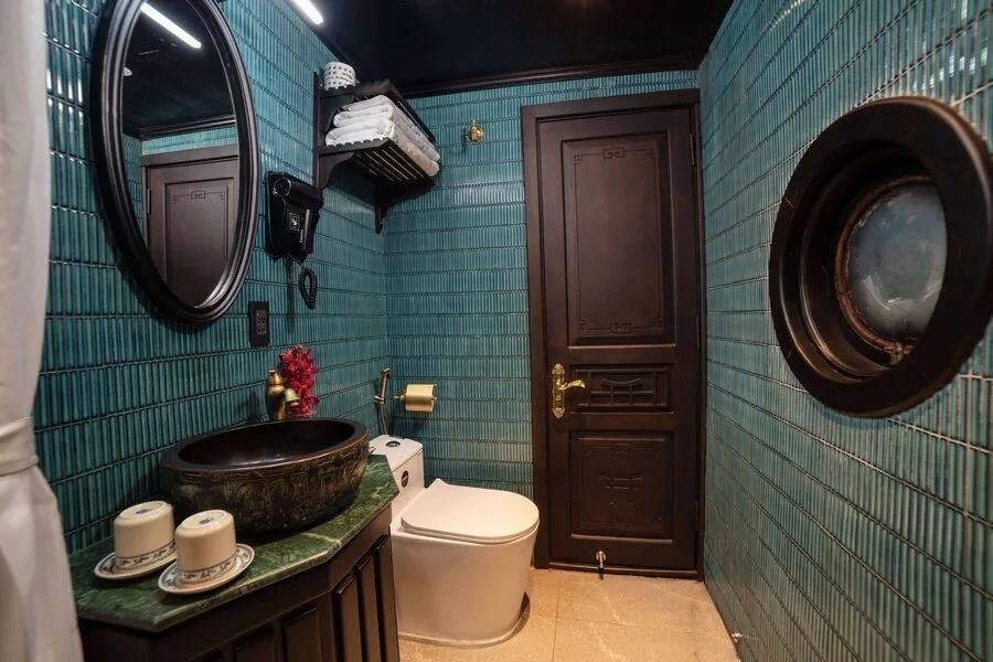 Prince Junk Bathroom 1
