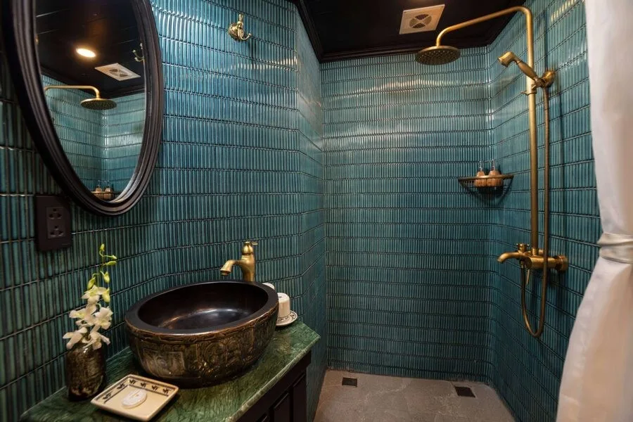 Prince Junk Bathroom 2